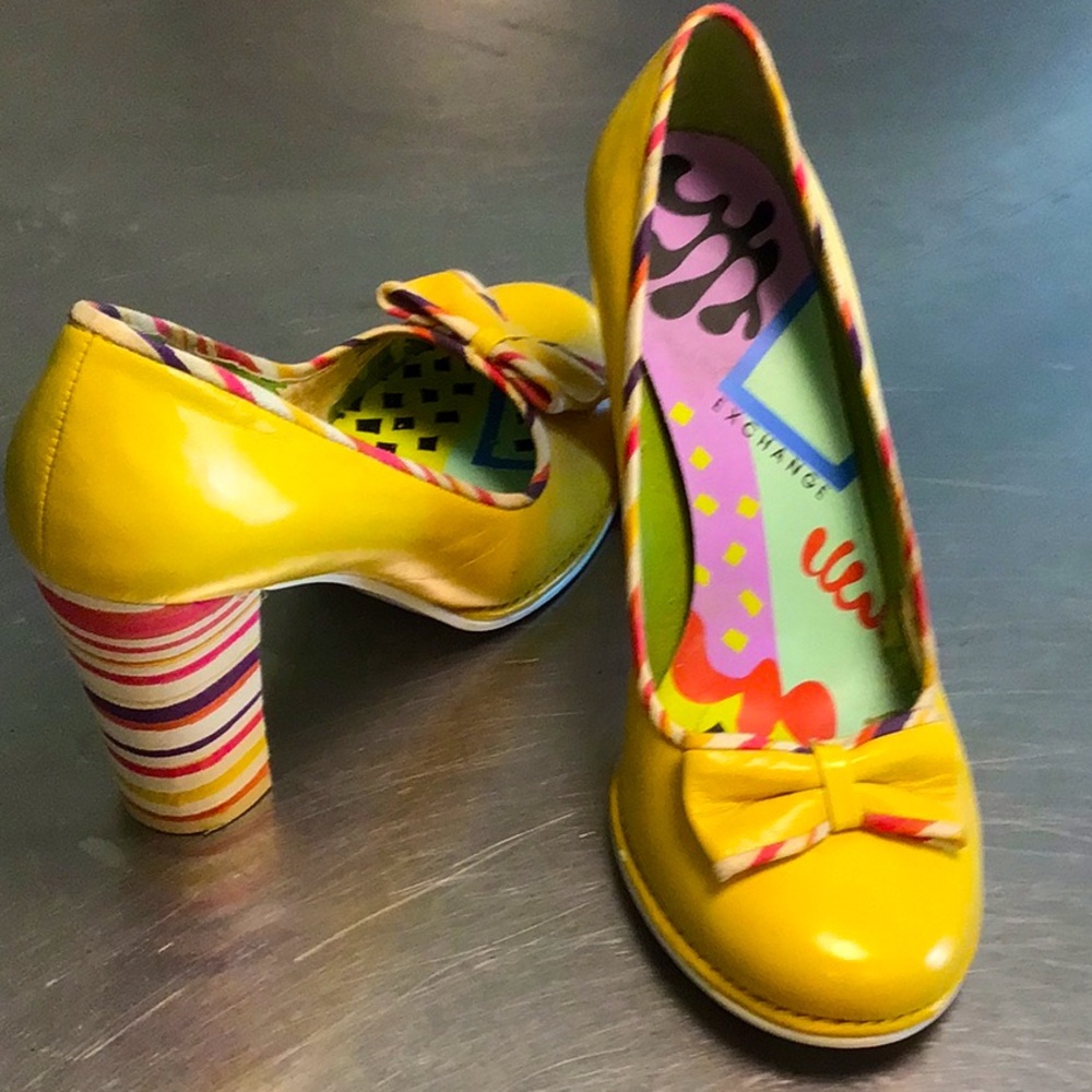 EXCHANGE 4” heels, 6.5/7. Yellow, striped heel